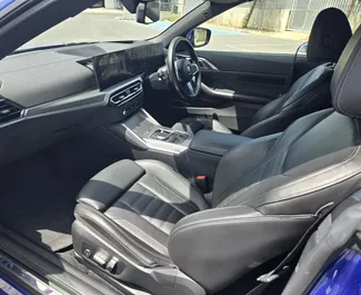 BMW 420i Cabrio 2023 do wynajęcia w Larnace. Limit przebiegu nieograniczony.