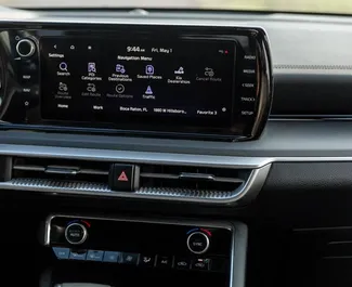 Kia K5 2022 do wynajęcia w Tbilisi. Limit przebiegu nieograniczony.