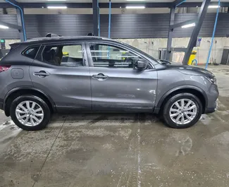 Nissan Rogue 2019 do wynajęcia na lotnisku w Tbilisi. Limit przebiegu nieograniczony.