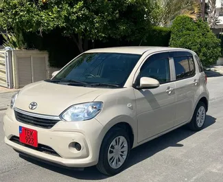 Wynajmij Toyota Passo 2021 na Cyprze. Paliwo: Benzyna. Moc: 100 KM ➤ Koszt od 19 EUR za dobę.