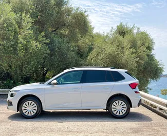 Wynajmij Skoda Kamiq 2026 w Czarnogórze. Paliwo: Benzyna. Moc: 116 KM ➤ Koszt od 40 EUR za dobę.