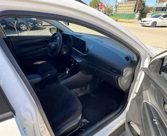 Wynajmij Hyundai Bayon 2024 w Turcji. Paliwo: Benzyna. Moc: 90 KM ➤ Koszt od 46 USD za dobę.