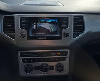Wynajmij Volkswagen Golf Sportsvan 2019 w Czarnogórze. Paliwo: Diesel. Moc: 150 KM ➤ Koszt od 55 EUR za dobę.