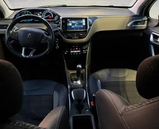 Silnik Diesel 1,6 l – Wynajmij Peugeot 2008 w Tiranie.