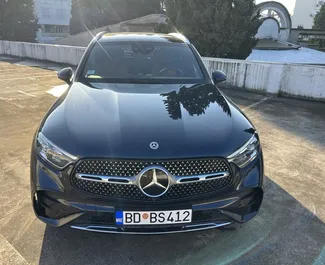 Wynajmij Mercedes-Benz GLC300 2023 w Czarnogórze. Paliwo: Diesel. Moc: 286 KM ➤ Koszt od 120 EUR za dobę.