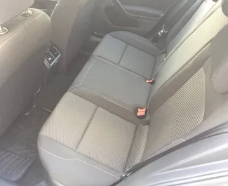 Volkswagen Golf 7 2018 do wynajęcia na lotnisku w Podgoricy. Limit przebiegu nieograniczony.