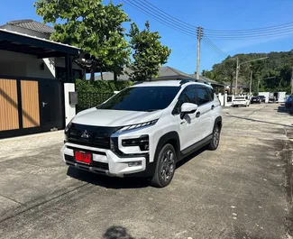 Wynajem samochodu Mitsubishi Xpander Cross nr 16298 (Automatyczna) na lotnisku w Phuket, z silnikiem 1,6l. Hybryda ➤ Bezpośrednio od Wiaczesław w Tajlandii.