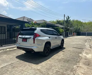 Mitsubishi Pajero Sport – samochód kategorii Komfort, SUV na wynajem w Tajlandii ✓ Depozyt 10000 THB ✓ Ubezpieczenie: OC, CDW, SCDW, FDW, Pasażerowie, Od Kradzieży.