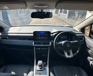 Mitsubishi Xpander Cross 2026 do wynajęcia na lotnisku w Phuket. Limit przebiegu nieograniczony.