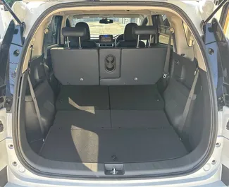 Mitsubishi Xpander Cross 2026 – wynajem od właścicieli na lotnisku w Phuket (Tajlandia).