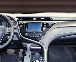 Wynajmij Toyota Camry 2020 w Armenii. Paliwo: Benzyna. Moc: 178 KM ➤ Koszt od 53 USD za dobę.
