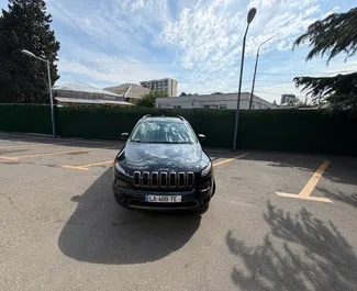Jeep Cherokee 2016 do wynajęcia w Tbilisi. Limit przebiegu nieograniczony.