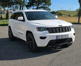 Wynajmij Jeep Grand Cherokee 2020 w Gruzji. Paliwo: Benzyna. Moc: 395 KM ➤ Koszt od 115 GEL za dobę.
