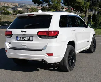 Jeep Grand Cherokee – samochód kategorii Komfort, Premium, SUV na wynajem w Gruzji ✓ Bez Depozytu ✓ Ubezpieczenie: OC, SCDW, FDW, Pasażerowie, Od Kradzieży, Bez Depozytu.