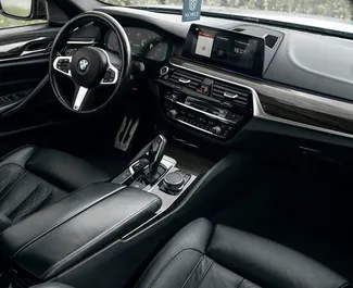 BMW 5-Series 2019 do wynajęcia w Tbilisi. Limit przebiegu 200 km/dzień.