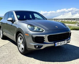 Wynajmij Porsche Cayenne 2018 w Gruzji. Paliwo: Benzyna. Moc: 300 KM ➤ Koszt od 190 GEL za dobę.