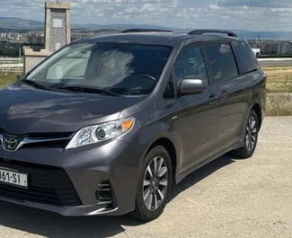 Wypożyczalnia Toyota Sienna w Tbilisi, Gruzja ✓ Nr 16579. ✓ Skrzynia Automatyczna ✓ Opinii: 0.
