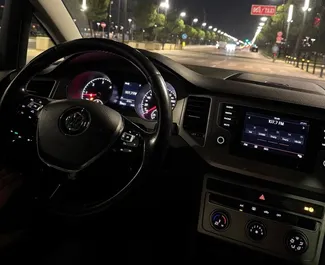 Volkswagen Golf 7 2016 do wynajęcia w Tiranie. Limit przebiegu nieograniczony.