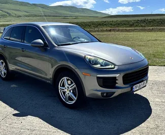 Porsche Cayenne – samochód kategorii Premium, Luksusowy, SUV na wynajem w Gruzji ✓ Bez Depozytu ✓ Ubezpieczenie: OC, CDW, SCDW, FDW, Pasażerowie, Od Kradzieży, Bez Depozytu.