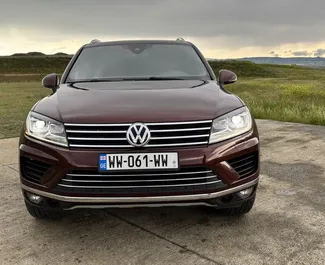 Wynajmij Volkswagen Touareg 2018 w Gruzji. Paliwo: Benzyna. Moc: 300 KM ➤ Koszt od 155 GEL za dobę.