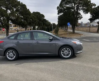 Ford Focus – samochód kategorii Komfort na wynajem w Gruzji ✓ Bez Depozytu ✓ Ubezpieczenie: OC, SCDW, FDW, Pasażerowie, Od Kradzieży, Bez Depozytu.
