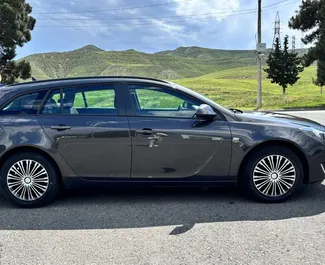 Opel Insignia Combi – samochód kategorii Komfort na wynajem w Gruzji ✓ Bez Depozytu ✓ Ubezpieczenie: OC, SCDW, FDW, Pasażerowie, Od Kradzieży, Bez Depozytu.