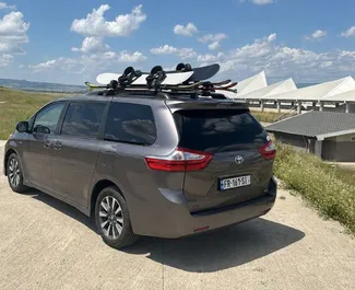 Wynajem samochodu Toyota Sienna nr 16579 (Automatyczna) w Tbilisi, z silnikiem 3,5l. Benzyna ➤ Bezpośrednio od Lasha w Gruzji.
