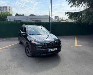 Silnik Benzyna 3,2 l – Wynajmij Jeep Cherokee w Tbilisi.