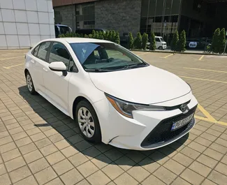 Silnik Benzyna 1,8 l – Wynajmij Toyota Corolla Sedan w Batumi.