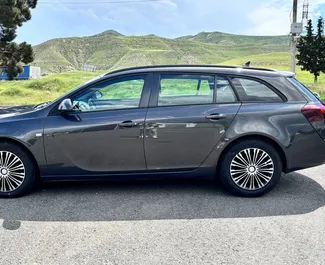 Opel Insignia Combi 2018 do wynajęcia w Tbilisi. Limit przebiegu 250 km/dzień.