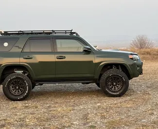 Toyota 4 Runner – samochód kategorii Komfort, SUV na wynajem w Gruzji ✓ Bez Depozytu ✓ Ubezpieczenie: OC, CDW, SCDW, FDW, Pasażerowie, Od Kradzieży, Bez Depozytu.