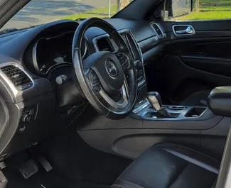 Jeep Grand Cherokee 2020 – wynajem od właścicieli w Tbilisi (Gruzja).