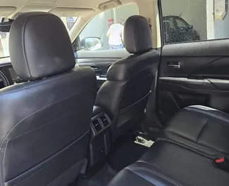 Mitsubishi Outlander – samochód kategorii Komfort, Crossover na wynajem w Gruzji ✓ Bez Depozytu ✓ Ubezpieczenie: OC, FDW, Pasażerowie, Od Kradzieży.