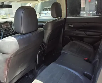 Mitsubishi Outlander 2019 do wynajęcia w Tbilisi. Limit przebiegu nieograniczony.