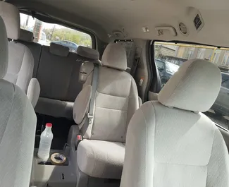 Toyota Sienna 2018 do wynajęcia w Kutaisi. Limit przebiegu nieograniczony.