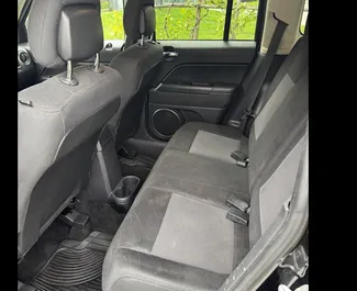 Wynajmij Jeep Patriot 2017 w Gruzji. Paliwo: Benzyna. Moc: 169 KM ➤ Koszt od 89 GEL za dobę.