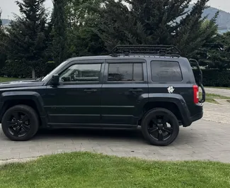 Jeep Patriot 2017 do wynajęcia w Tbilisi. Limit przebiegu nieograniczony.