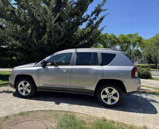 Wynajmij Jeep Compass 2017 w Gruzji. Paliwo: Benzyna. Moc: 169 KM ➤ Koszt od 90 GEL za dobę.