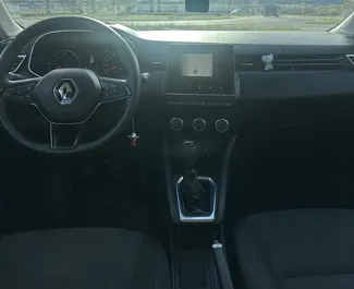 Wynajmij Renault Clio 5 2023 w Czarnogórze. Paliwo: Diesel. Moc: 75 KM ➤ Koszt od 35 EUR za dobę.