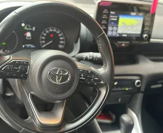 Toyota Yaris – samochód kategorii Ekonomiczny, Komfort na wynajem w Czarnogórze ✓ Bez Depozytu ✓ Ubezpieczenie: OC, Pasażerowie, Zagranica, Bez Depozytu.