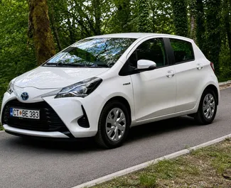 Wynajem samochodu Toyota Yaris nr 16614 (Automatyczna) w Budvie, z silnikiem 1,5l. Hybryda ➤ Bezpośrednio od Filip w Czarnogórze.