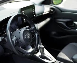 Wypożyczalnia Toyota Yaris w Budvie, Czarnogóra ✓ Nr 16615. ✓ Skrzynia Automatyczna ✓ Opinii: 0.