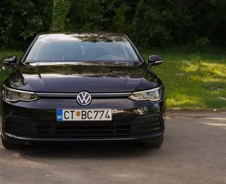 Wynajmij Volkswagen Golf 8 2023 w Czarnogórze. Paliwo: Diesel. Moc: 140 KM ➤ Koszt od 45 EUR za dobę.