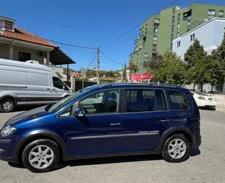 Wynajmij Volkswagen Touran 2010 w Albanii. Paliwo: Benzyna. Moc:  KM ➤ Koszt od 30 EUR za dobę.