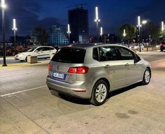 Wynajmij Volkswagen Golf 7 2016 w Albanii. Paliwo: Diesel. Moc:  KM ➤ Koszt od 40 EUR za dobę.