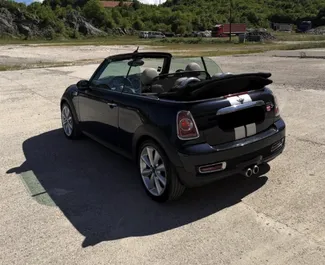 Wynajmij Mini Cooper S Cabrio 2017 w Czarnogórze. Paliwo: Diesel. Moc: 140 KM ➤ Koszt od 35 EUR za dobę.