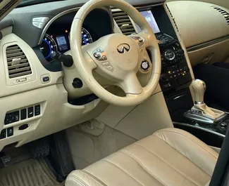 Silnik Benzyna 3,7 l – Wynajmij Infiniti QX70 w Tbilisi.