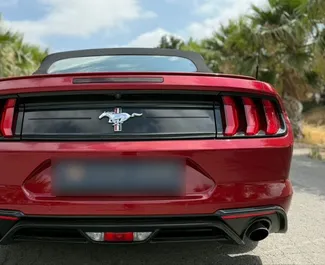 Ford Mustang Cabrio 2022 do wynajęcia w Alicante. Limit przebiegu 200 km/dzień.