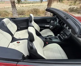 Ford Mustang Cabrio 2022 – wynajem od właścicieli w Alicante (Hiszpania).