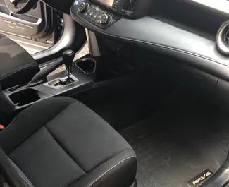 Wynajmij Toyota Rav4 2017 w Gruzji. Paliwo: Hybryda. Moc: 176 KM ➤ Koszt od 93 GEL za dobę.